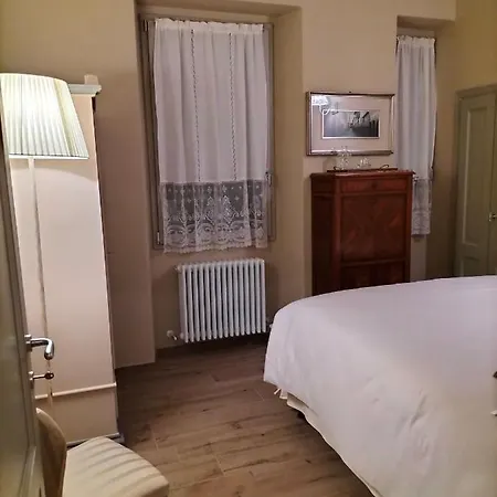 فندق مبيت وإفطار Sasso Di Rocca 3*